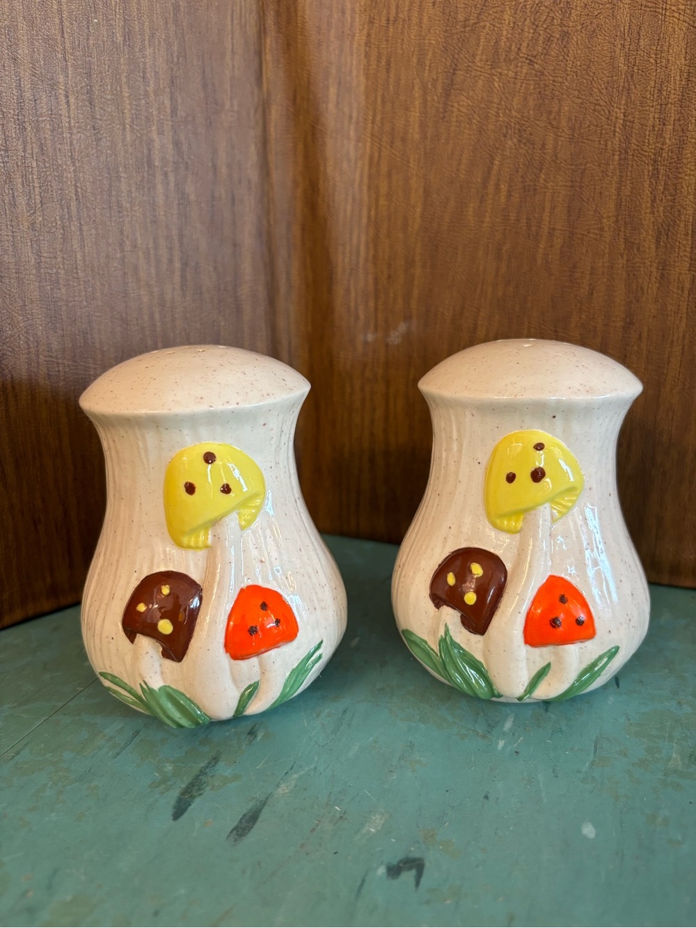 Vintage mushroom shalt pepper orange yellow brown 1970’s